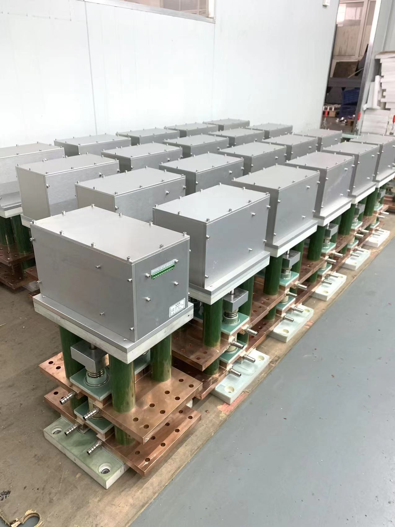 電動(dòng)直流隔離開關(guān)現(xiàn)場(chǎng)實(shí)拍