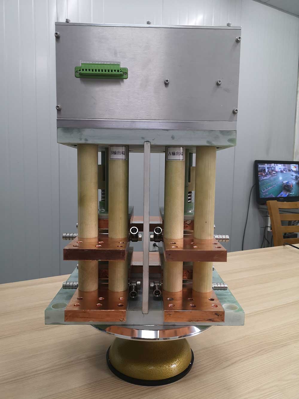 電動交換開關——用于一個中頻電源和兩個負載的交替切換