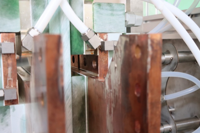 中頻爐換爐開關(guān)觸頭及熔煉爐標(biāo)準(zhǔn)配件