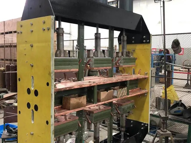 中頻爐雙頻轉換開關的工作原理與工作方式